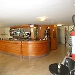 Orlov فندق ريميني