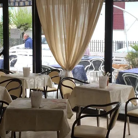 Orlov 酒店 里米尼